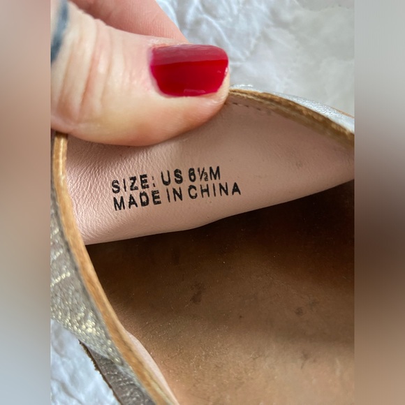 KATE SPADE ♠️ Silver Leather Flats Size 6.5 - Picture 7 of 9